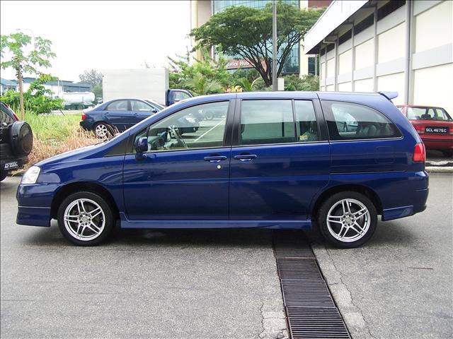 2001 Nissan Liberty Pictures