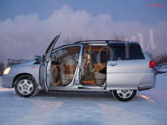 2001 Nissan Liberty Pictures