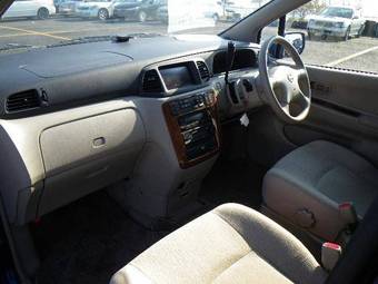 2001 Nissan Liberty Pictures