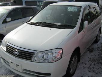 2001 Nissan Liberty Photos