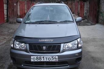 2001 Nissan Liberty Photos