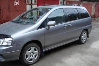 2001 Nissan Liberty Photos