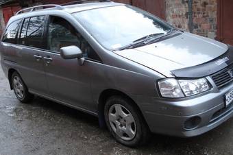 2001 Nissan Liberty Photos