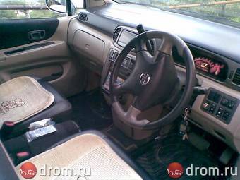 2001 Nissan Liberty Pictures