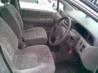 2001 Nissan Liberty Photos