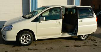 2001 Nissan Liberty Pictures