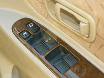 2001 Nissan Liberty Wallpapers