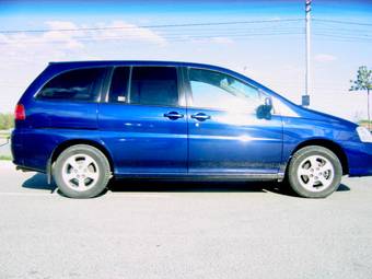 2001 Nissan Liberty Photos