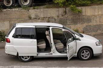 2001 Nissan Liberty Photos