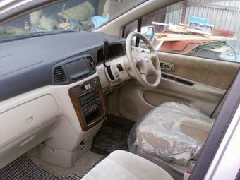 2001 Nissan Liberty Photos