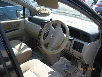 2001 Nissan Liberty Pictures