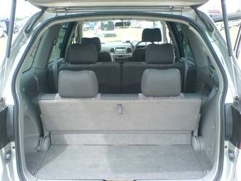 2001 Nissan Liberty Wallpapers