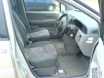 2001 Nissan Liberty Images