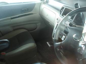 2001 Nissan Liberty Photos