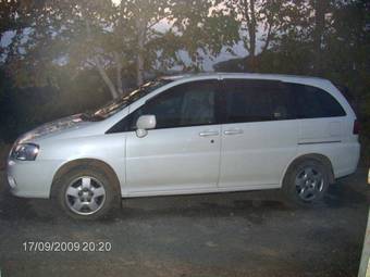 2001 Nissan Liberty Photos