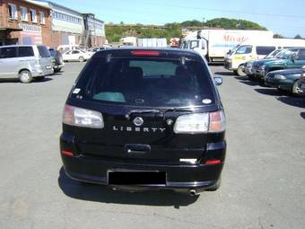 2001 Nissan Liberty Photos