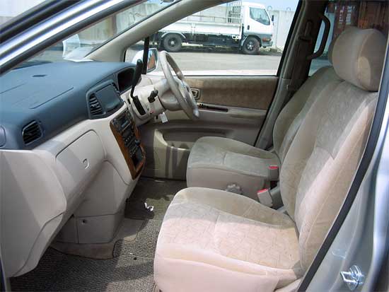 2002 Nissan Liberty Pictures