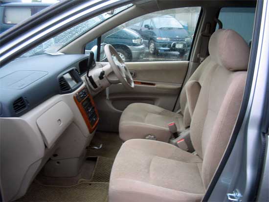 2002 Nissan Liberty Pictures