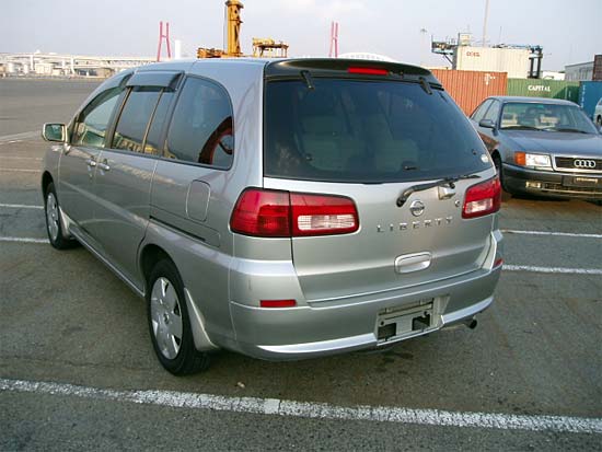 2002 Nissan Liberty Pictures