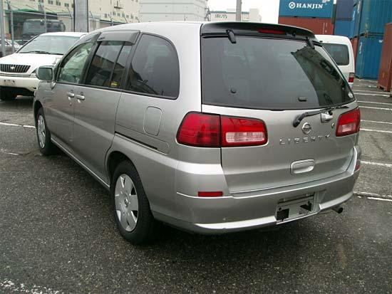 2002 Nissan Liberty Pictures