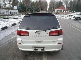 2002 Nissan Liberty Photos