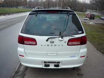 2002 Nissan Liberty Pictures