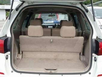 2002 Nissan Liberty Pictures