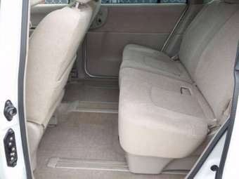 2002 Nissan Liberty Photos