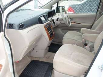 2002 Nissan Liberty Photos