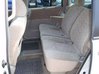 2002 Nissan Liberty Pictures