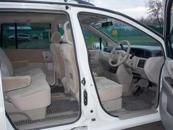 2002 Nissan Liberty Pictures