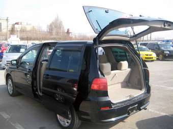 2002 Nissan Liberty Pictures