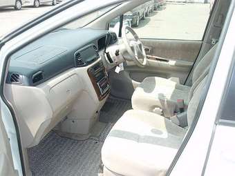 2002 Nissan Liberty Images