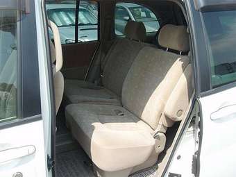 2002 Nissan Liberty Pictures