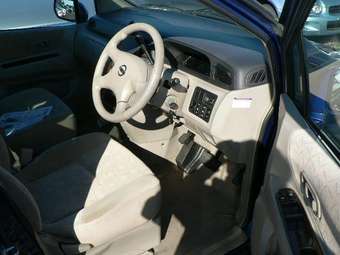 2002 Nissan Liberty Pictures
