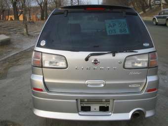 2002 Nissan Liberty Pictures