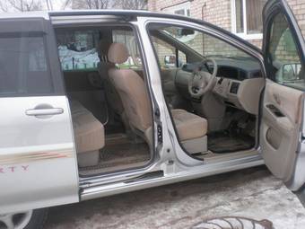 2002 Nissan Liberty Photos