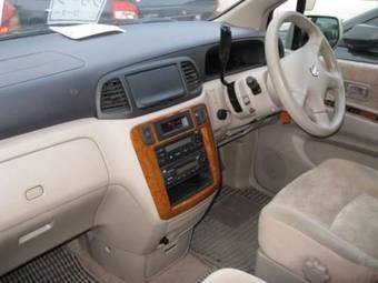 2002 Nissan Liberty Photos