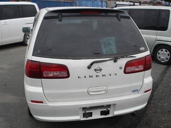 2002 Nissan Liberty Pictures