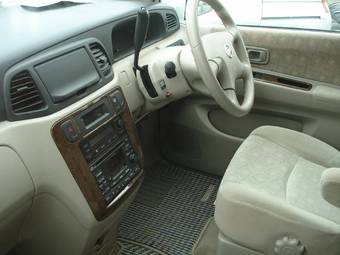 2002 Nissan Liberty Photos