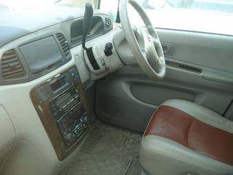2002 Nissan Liberty Photos