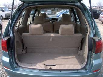 2002 Nissan Liberty Pictures
