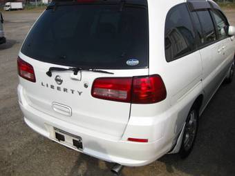 2002 Nissan Liberty Photos