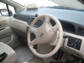 2002 Nissan Liberty Photos