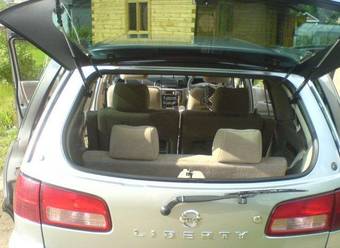 2002 Nissan Liberty Pictures