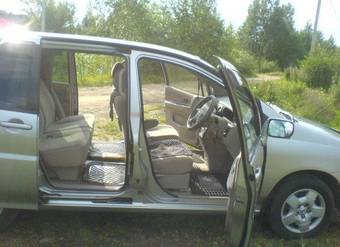 2002 Nissan Liberty Images