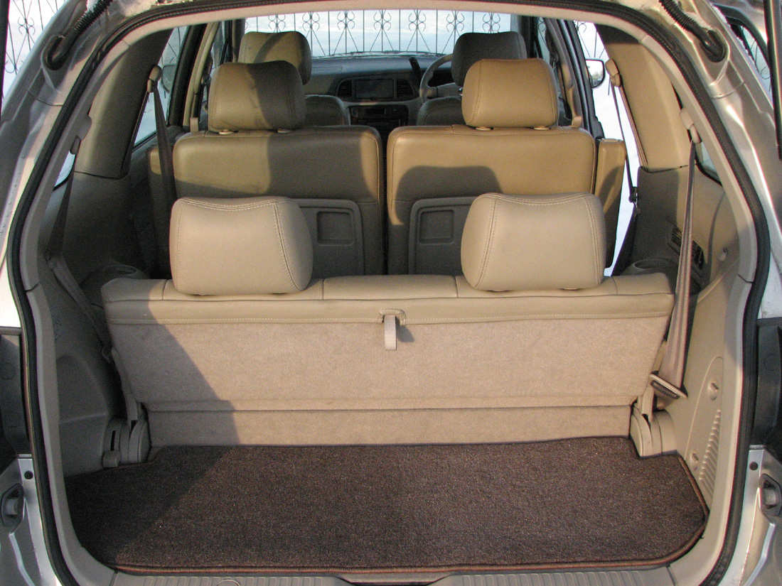 Nissan liberty картинки