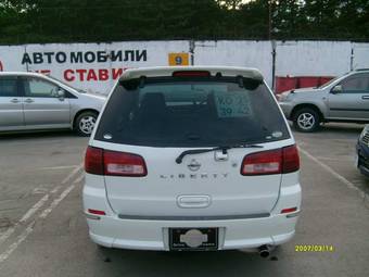 2002 Nissan Liberty Photos
