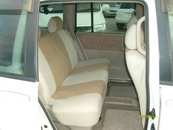 2002 Nissan Liberty Pictures