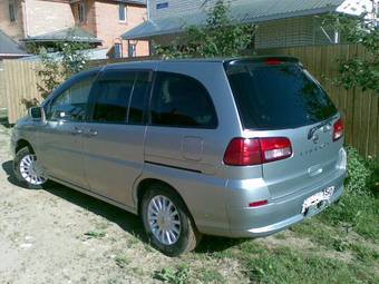 2002 Nissan Liberty Pictures